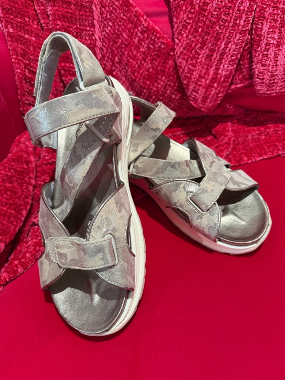 Earth Silver Metallic Strappy Comfort Sandals